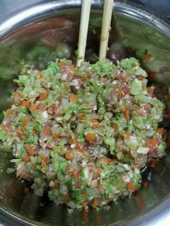 白菜香菇猪肉饺子的做法步骤3