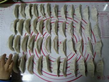 白菜香菇猪肉饺子的做法步骤4