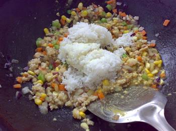 咖喱湿炒饭-冬季暖身的做法步骤5