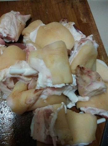 黄豆猪蹄煲-冬季暖身菜的做法图解1