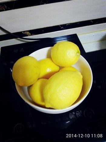 冰糖炖柠檬的做法图解1