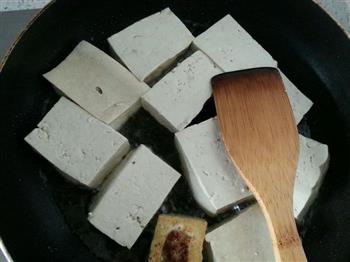 垂涎欲滴--美味客家煎酿豆腐的做法图解4