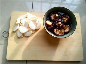 咖喱乌冬配香菇剁椒炒蛋的做法步骤1