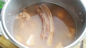 腊肉煲莲藕-冬季暖身的做法步骤5