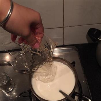 奶香西米菰米冻的做法图解9