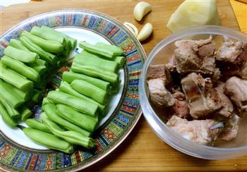 家常好味道-电饭锅扁豆排骨焖面的做法步骤2