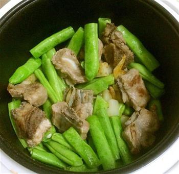 家常好味道-电饭锅扁豆排骨焖面的做法步骤4