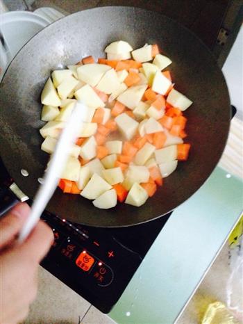 土豆胡萝卜火腿咸饭的做法步骤5