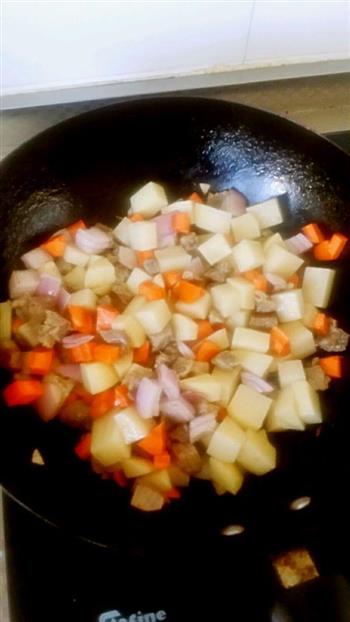 咖喱土豆牛肉的做法步骤5