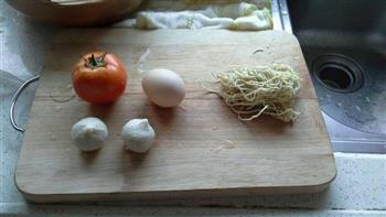 西红柿鸡蛋炒面的做法步骤1