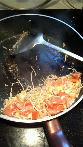西红柿鸡蛋炒面的做法步骤10