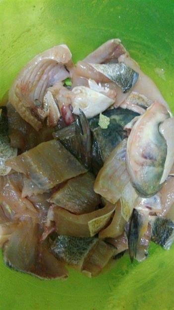 酸菜水煮鱼的做法步骤1