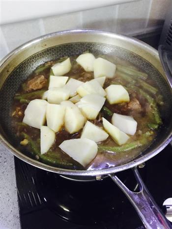 排骨土豆炖豆角的做法步骤8