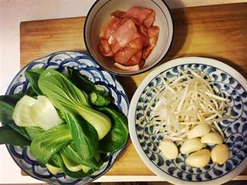 辣白菜五花肉石锅拌饭斯米达的做法步骤1