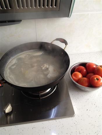 番茄排骨靓汤的做法步骤1
