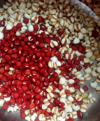 菰米红豆薏米瘦身粥的做法图解3