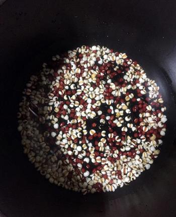 菰米红豆薏米瘦身粥的做法图解4