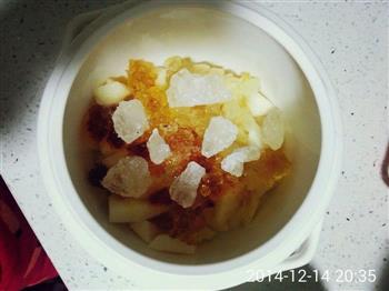 桃胶皂角米冰糖炖雪梨的做法步骤2