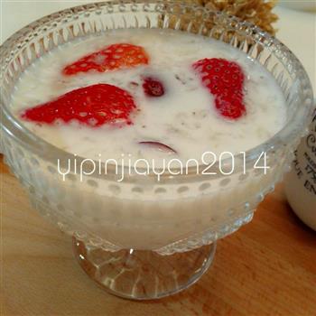美容养颜甜品-草莓牛奶燕窝的做法步骤5