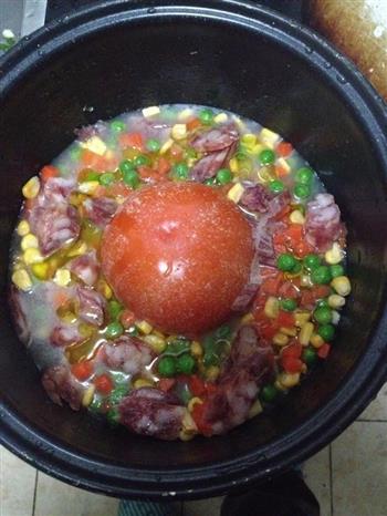 电饭煲番茄腊肉蔬菜饭的做法步骤2