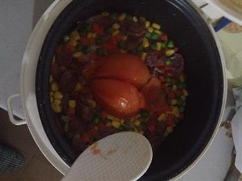 电饭煲番茄腊肉蔬菜饭的做法步骤3