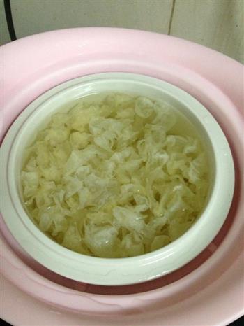 银耳红枣桂圆枸杞鸡蛋红糖水的做法步骤3