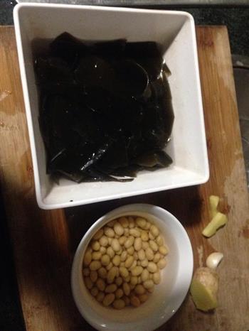 海带黄豆炖猪蹄的做法步骤1