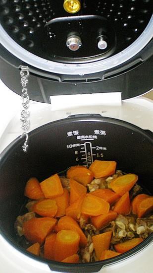 胡萝卜羊肉汤-冬季暖身的做法步骤3