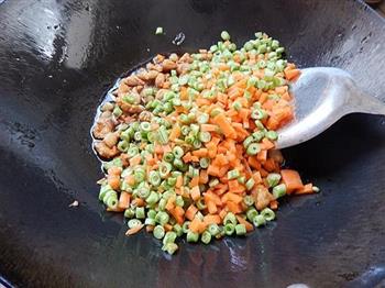 胡萝卜豆角焖饭-冬季暖身的做法图解10