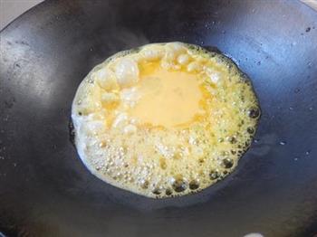 胡萝卜鸡蛋炒米粉-冬季暖身的做法图解8