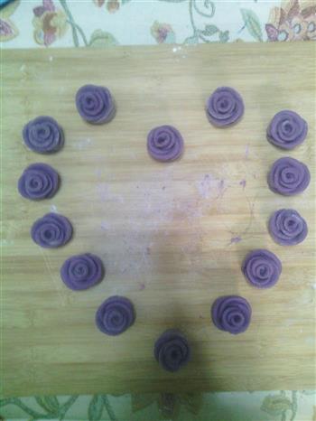 紫薯玫瑰卷的做法步骤9