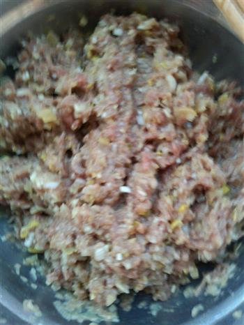 红萝卜牛肉包子的做法步骤1