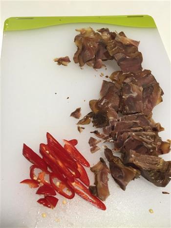 红椒牛肉的做法图解1
