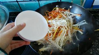 金针菇胡萝卜炒肉丝的做法步骤5