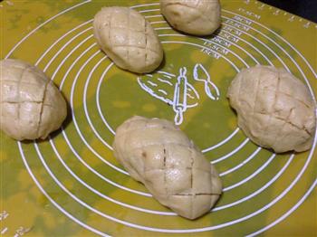 咸蛋黄绿豆沙菠萝饼的做法步骤12