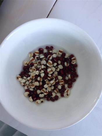 莲藕红豆排骨汤的做法步骤3
