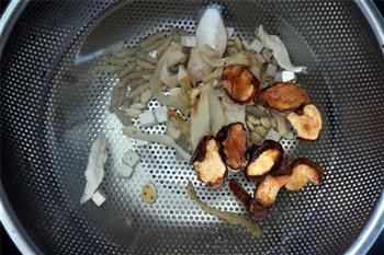 核桃章鱼猪骨汤的做法图解1