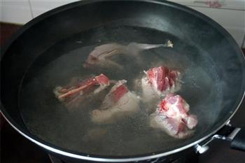 核桃章鱼猪骨汤的做法步骤4
