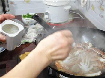 姜葱炒花蟹—冬季暖身的做法步骤6