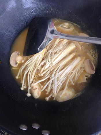 咖喱双菇排骨面的做法步骤2