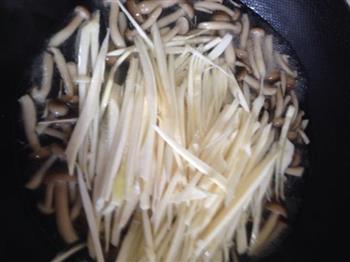 茭白菌菇鱿鱼丝的做法步骤3