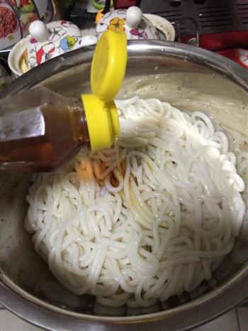 家常炒米线的做法步骤3