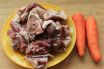 胡萝卜烧羊肉-冬季暖身的做法图解1
