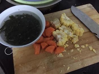 海带排骨玉米汤的做法步骤3