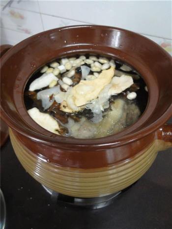 猴头菇煲鹧鸪祛湿汤—冬季暖身的做法图解5