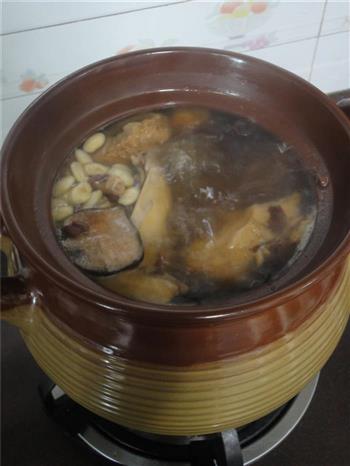 猴头菇煲鹧鸪祛湿汤—冬季暖身的做法图解6