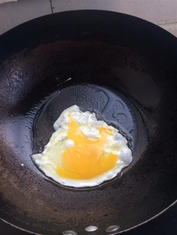 鸡蛋火腿汉堡，美味早餐的做法图解2