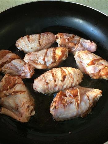 干锅鸡翅小番茄的做法步骤3