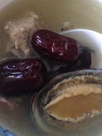 海椰皇红枣鲍鱼排骨汤的做法步骤5