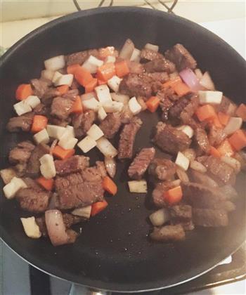 安格斯黑椒牛肉粒配鸡腿菇胡萝卜的做法步骤10